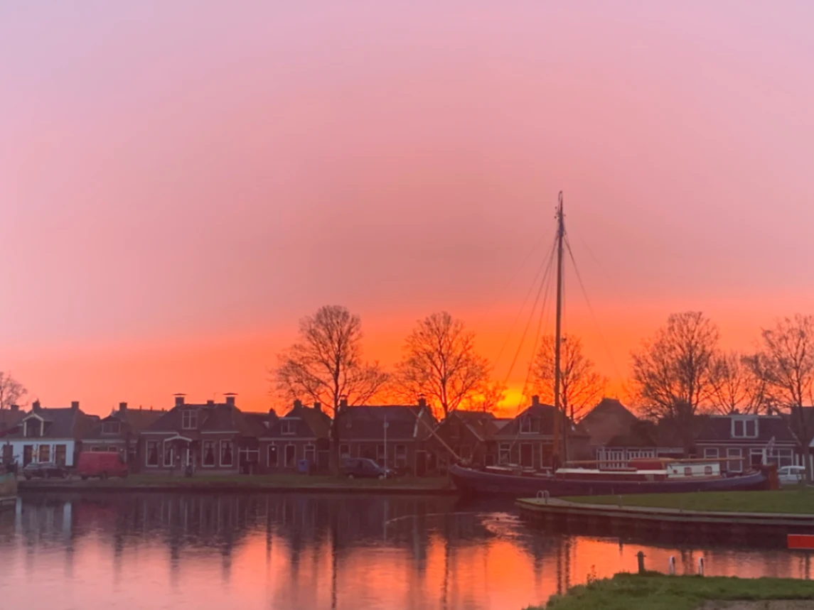 Zonsondergang boven de haven